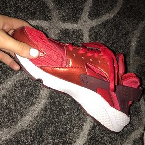 Re Nike Air Huaraches